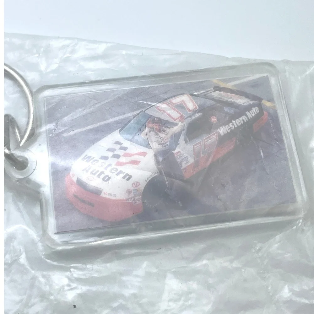 1995 Darrell Waltrip #17 Western Auto NASCAR Keychain Vintage NOS Racing